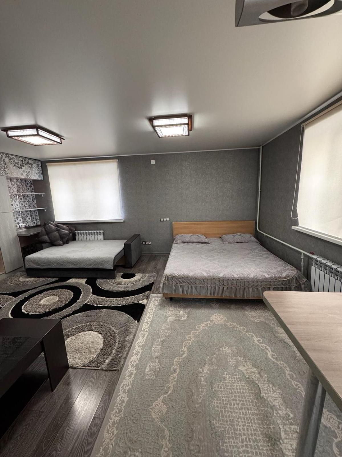 Ахметова 12 Appartement Alma-Ata Buitenkant foto