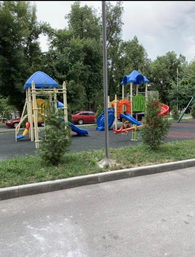 Ахметова 12 Appartement Alma-Ata Buitenkant foto